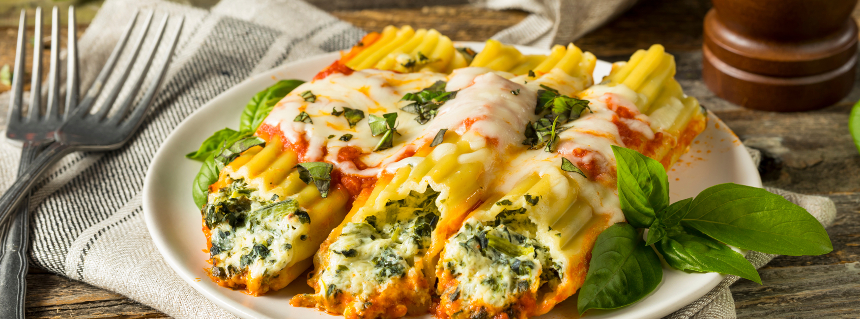 Homemade Stuffed Ricotta and Spinach Manicotti